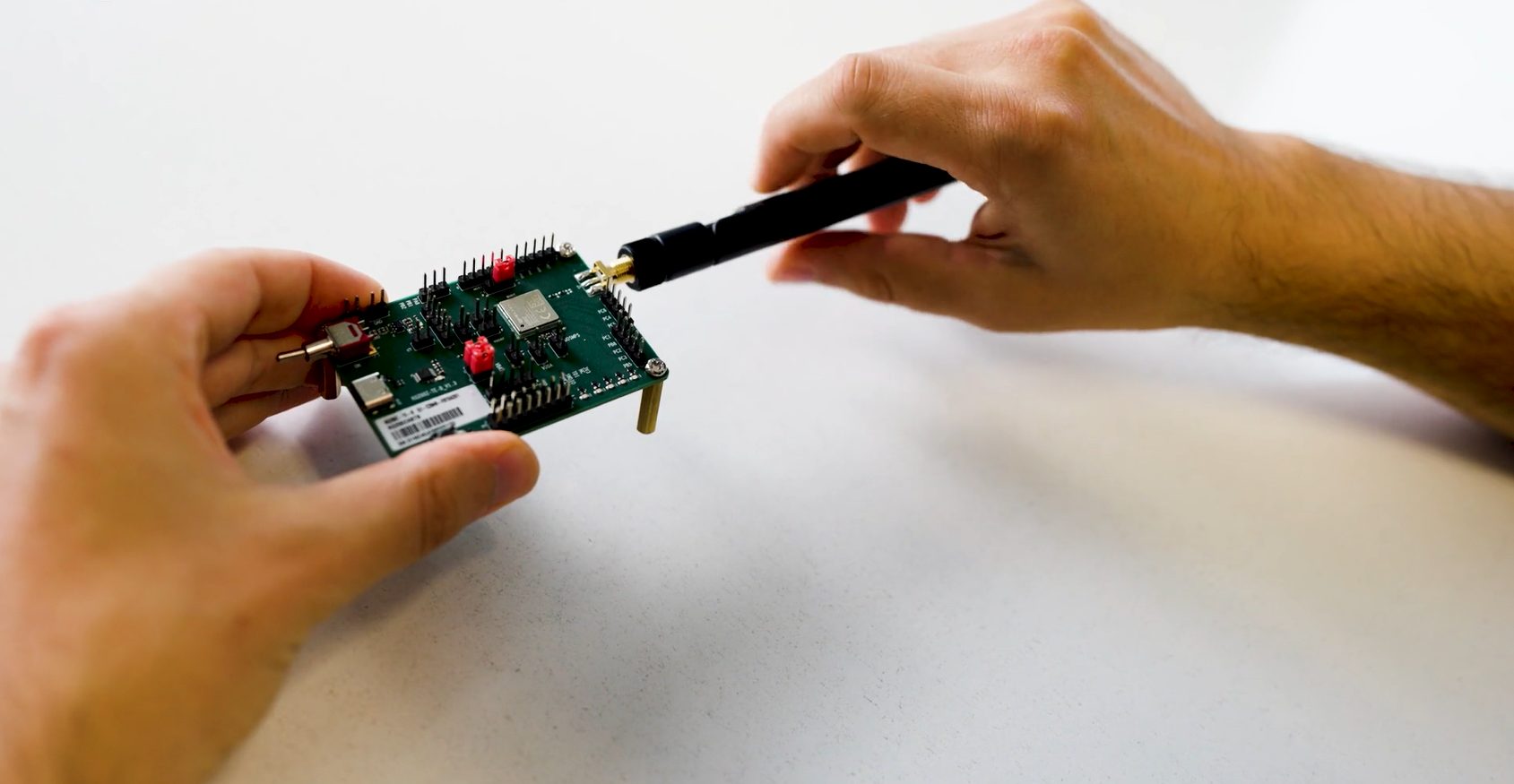 EVB kit unboxing: LoRa KG200Z EVB kit